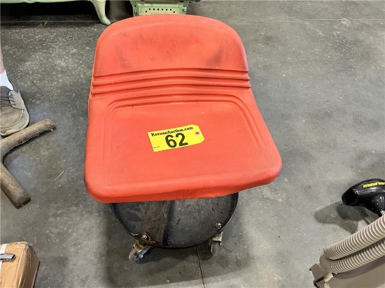 PADDED PORTABLE SHOP STOOL