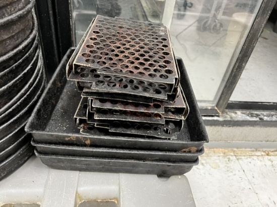LOT OF PIZZA PANS