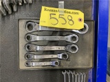 LOT: 5-PIECE BLUE-POINT RAYM OFFSET RATCHETING BOX WRENCH SET