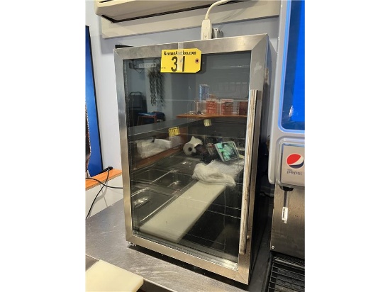 FRIGIDAIRE MODEL EFIS155 4.4CU.FT. GLASS FRONT BEVERAGE CENTER