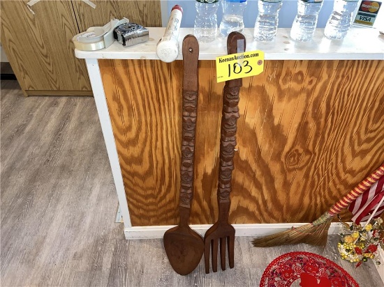 WOODEN SPOON & FORK DISPLAY