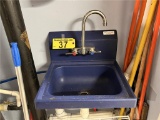 BK RESOURCES MODEL APHS-W1410-2B HAND SINK WITH 6