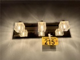 3-LAMP VANITY LIGHT FIXTURE
