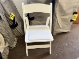 (100) PALMER/SNYDER FURNITURE CO. WHITE PADDED FOLDING CHAIRS WITH CHAIR BAGS (5 CHAIRS TO A BAG)