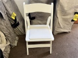 (100) PALMER/SNYDER FURNITURE CO. WHITE PADDED FOLDING CHAIRS WITH CHAIR COVERS (5 CHAIRS TO A BAG)