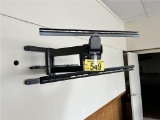 FLR 1: TV WALL MOUNT