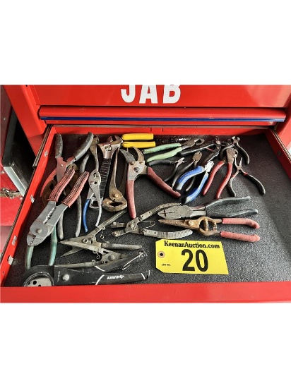 LOT: ASSORTEDPLIERS, ADJUSTABLE WRENCH, CRIMPERS