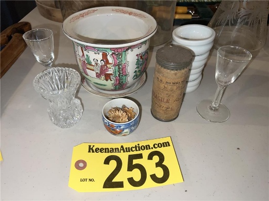 LOT OF ASSORTED GLASSWARE