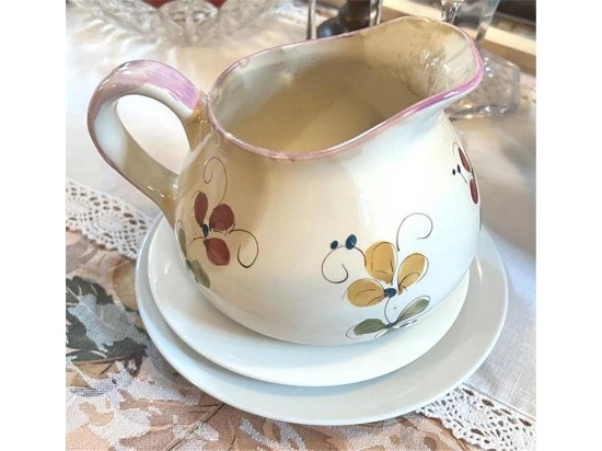 LOT: TEA POT & ASSORTED SAUCERS