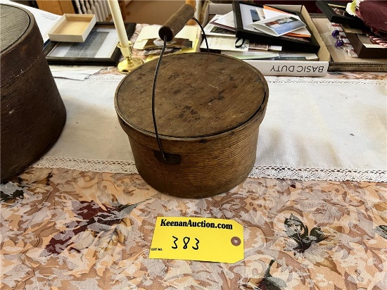 19TH CENTURY PRIMITIVE SHAKER BENT WOOD CHEESE BAND BOX, W/ WIRE HANDLE & LID, DIAMETER: 10"