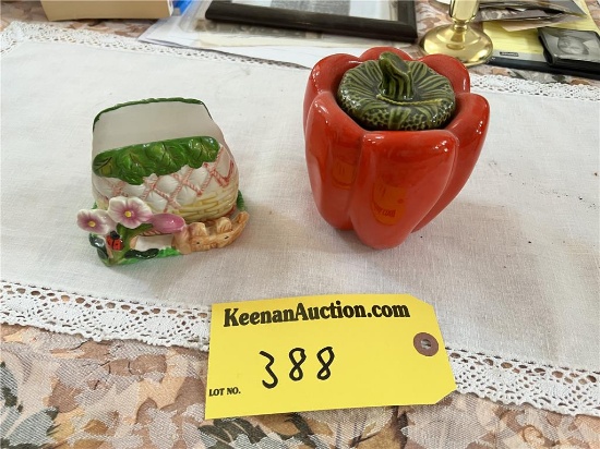 LOT: PEPPER CERAMIC JAR & NAPKIN HOLDER