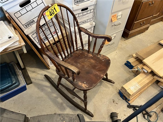 WINDSOR STYLE BEDROOM ROCKER