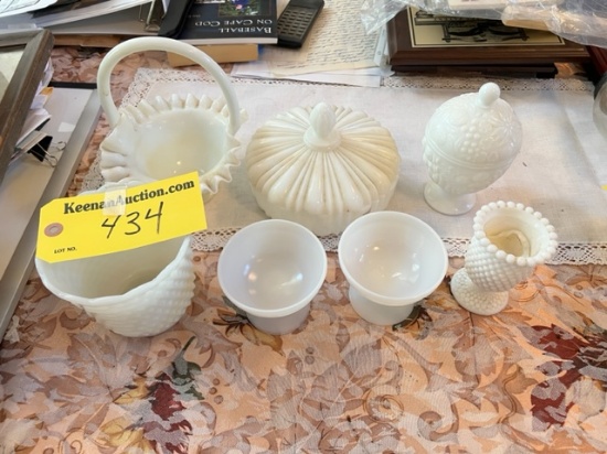 LOT : 7-PIECES OF MILK GLASS