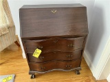 GOVERNOR WINTHROP DROP-FRONT DESK WITH KEY