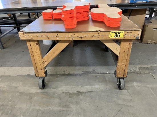 FLOOR 1: (5) 4'X4'X32"H PORTABLE WORK TABLES