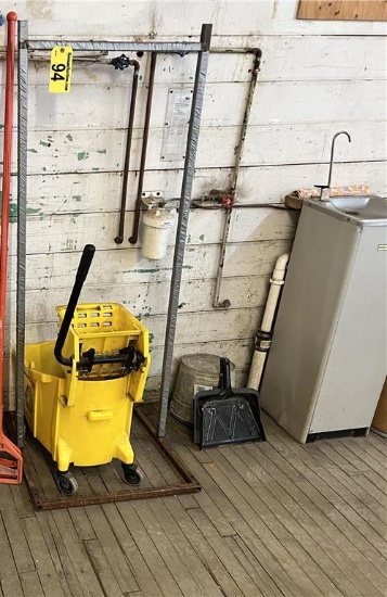 FLOOR 1: LOT: MOP BUCKET & RINGER, MOP, HANDLE & STAND