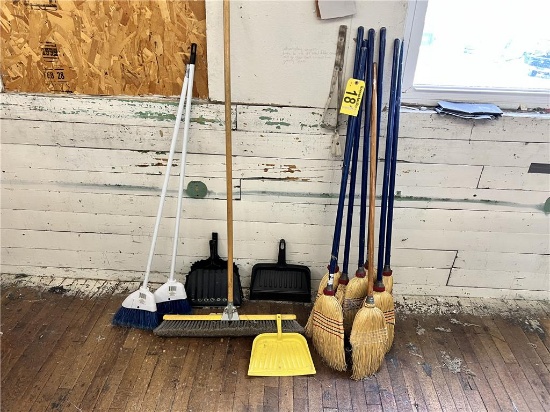 FLOOR 2: LOT: BROOMS, DUST PANS, PUSH BROOMS, DRY MOPS