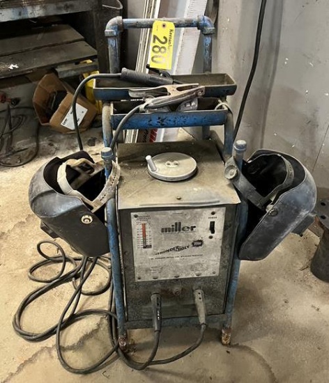 FLOOR 1: MILLES THUNDERBOLT 225V AC SHIELDED METAL-ARC WELDER WITH ACCESSORIES