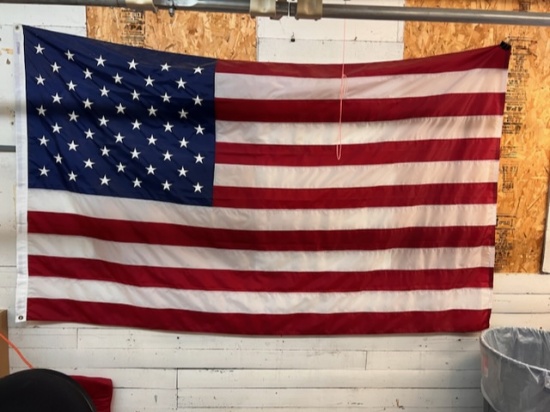 FLOOR 2: 5' X 8' AMERICAN FLAG