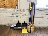 FLOOR 2: LOT: BROOMS, DUST PANS, PUSH BROOMS, DRY MOPS