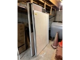 LOT: 4' X 6' DRY-ERASE BOARD WITH MODULAR WORK PANELS