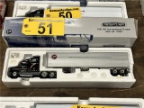 FIRST GEAR FREIGHTLINER FLD 120 TRACTOR WITH 48' TRAILER, 1:54 SCALE