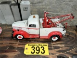 COLLECTIBLE V/8 DIE-CAST TOW TRUCK