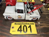 JADA TOYS 1955 CHEVY STEPSIDE TOW TRUCK, 1:24 SCALE