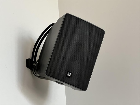 $BID PRICE X 2 - (2) COMMUNITY CS8 60W WALL MOUNT SPEAKERS