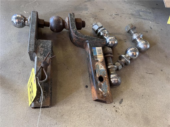 LOT: 2-RECEIVER HITCHES W/ 6-BALLS