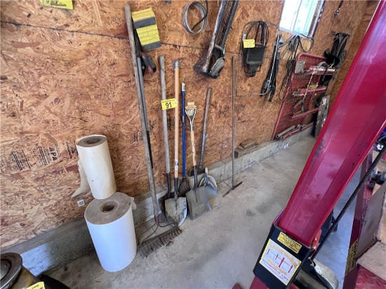 LONG HANDLED TOOL LOT: SHOVELS, RAKES, HAND SAW, FLOOR SQUEEGEES & DUST PANS