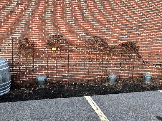 LOT: 4-GARDEN TRELLISES, STRING LIGHTS, HANGER
