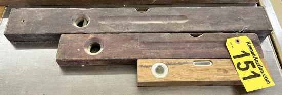 LOT: 3-VINTAGE WOODEN LEVELS: 26", 19", 12", 2-STANLEY