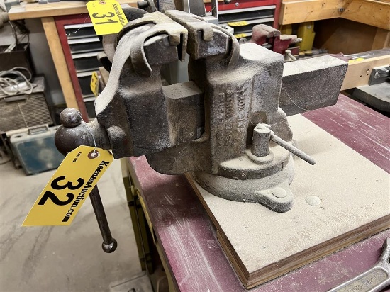 ATHOL M&F CO. NO. 624 HEAVY DUTY BENCH VISE