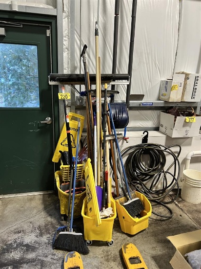 LOT OF ASSORTED LONG HANDLED TOOLS