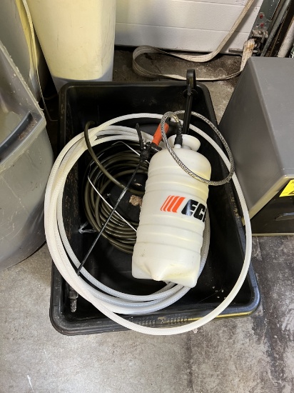 LOT: PLASTIC TUB, GARDEN HOSE & ECHO SPRAYER