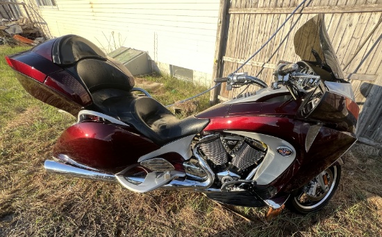 NOT STARTED - 2008 VICTORY VISION TOURING MOTORCYCLE, 106 CU. IN., 1731CC, VIN: 5VPSD36D683007183