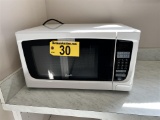 AVANTI 1450-WATT MICROWAVE OVEN