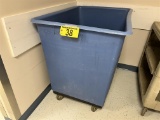 16-BUSHEL POLY LAUNDRY CART