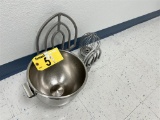 LOT: MIXING BOWL, 2-PADDLES, WHISK