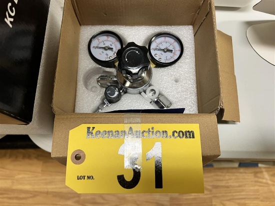 FERRODAY DUAL GAUGE CO2 REGULATOR, 0-3000 PSI & 0-60 PSI
