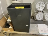 HISENSE MODEL DH7021KP1G DEHUMIDIFIER