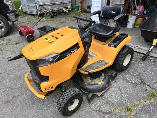 CUB CADET XT2 ENDURO SERIES RIDING LAWN TRACTOR, 300 HOURS, 42" DECK