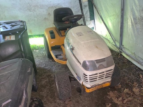CUB CADET RIDING LAWN TRACTOR, 9,676 HOURS