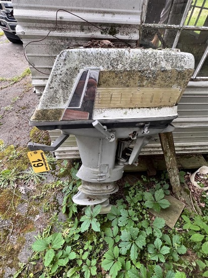 VINTAGE EVINRUDE 35 LARK OUTBOARD MOTOR
