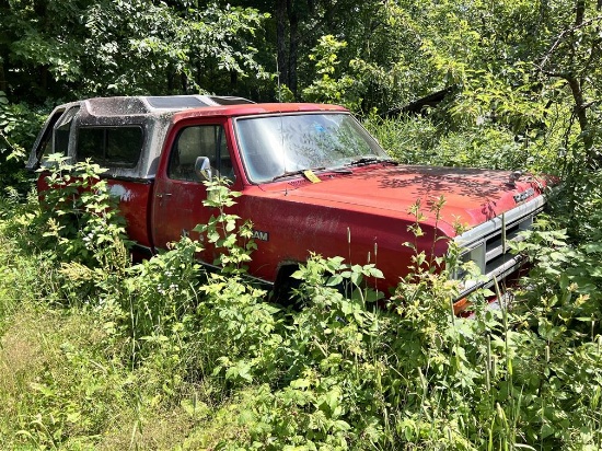 1988 DODGE RAM 250 REG CAB PICK-UP TRUCK, 5.2-LITER V8, AUTO, MILES: 25,821 VIN: 1B7JD24Y9JS715420