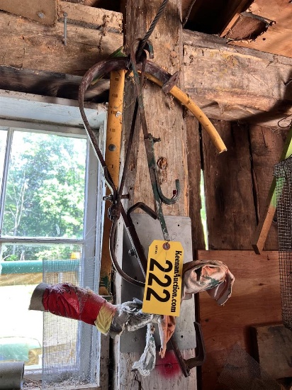 LOT: LADDER BRACKETS, BRICK CARRIER