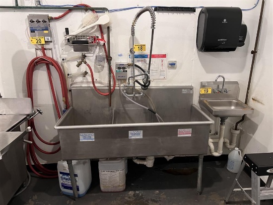 ADVANCE TABCO 58" X 24.5"D S/S 3-COMPARTMENT SINK