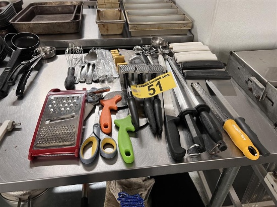 LOT OF ASSORTED KITCHEN ITEMS: MEAT TENDERIZERS, SHREDDERS, SCOOPS, CUTTERS,