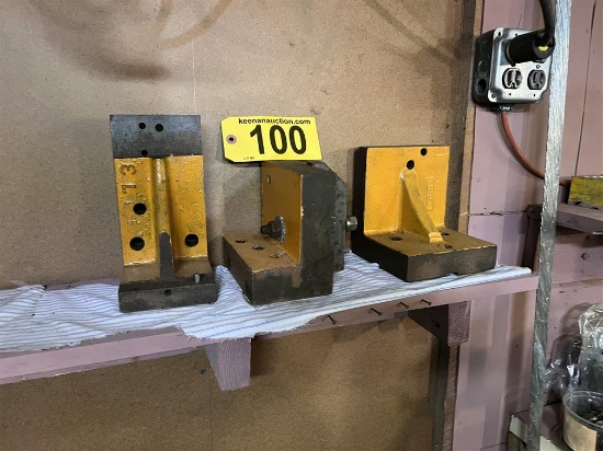 LOT: 3-ANGLE PLATES
